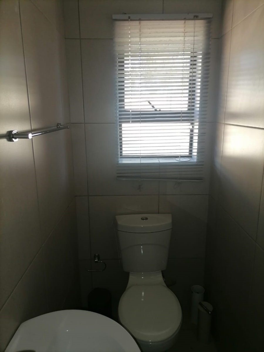 To Let 1 Bedroom Property for Rent in Flamingo Vlei Western Cape
